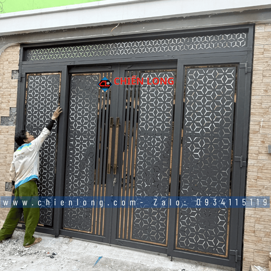 Mẫu Cổng Sắt 4 Cánh Trượt Quay Hiện Đại 2026 | Đẹp – Bền – Tự Động