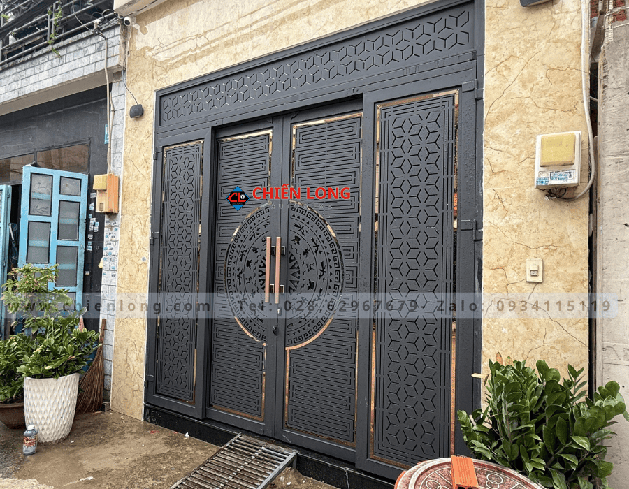 Giới thiệu xu hướng cổng sắt CNC trượt quay 4 cánh 2025