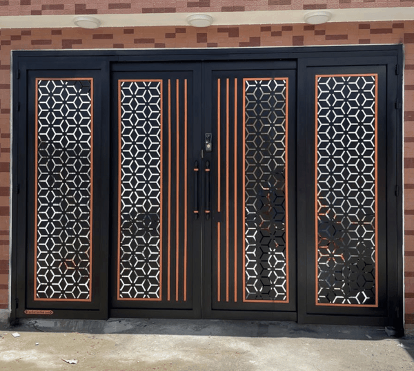 Cửa cổng sắt 4 cánh thiết kế mới 2025 hiên đại sang trọng