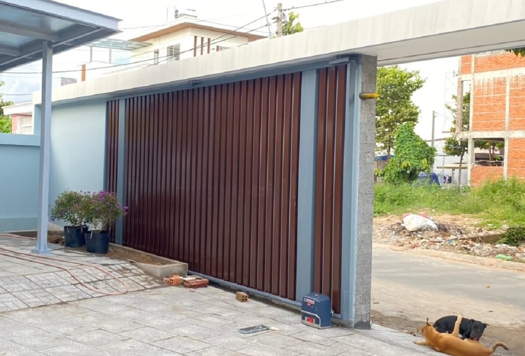 Cổng sắt lùa ngang sắt hộp thiết các thanh sắt hộp đứng - CL0029