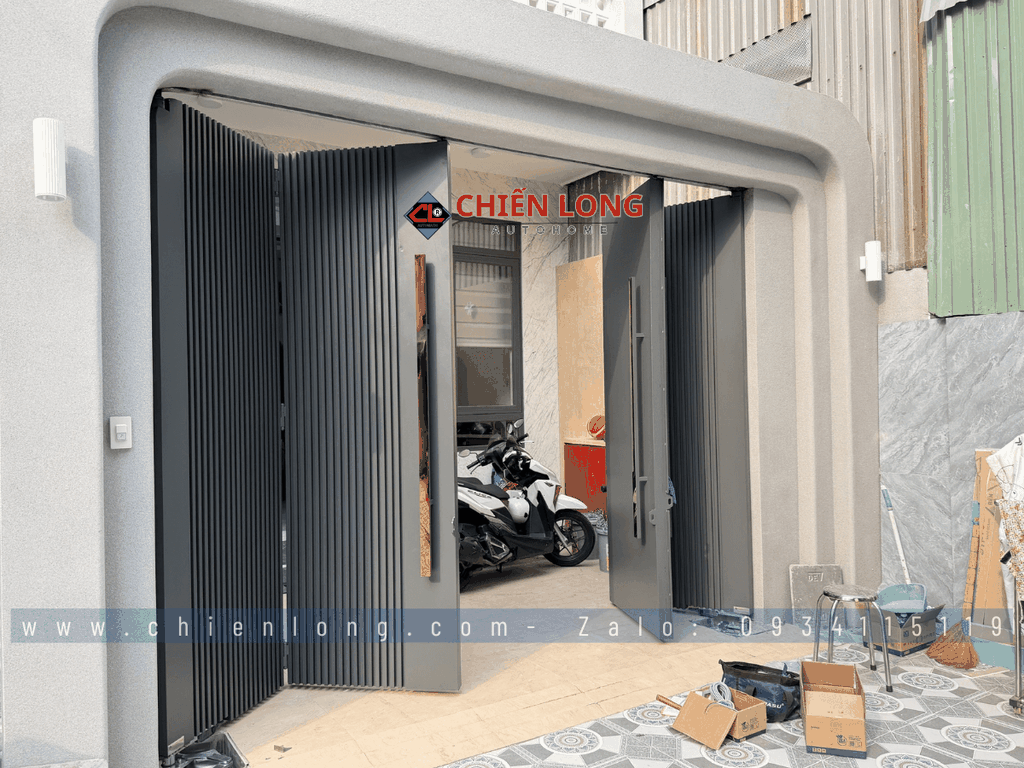 Cửa tự động xếp 4 cánh motor âm sàn Ý | Cửa cổng hiện đại cao cấp