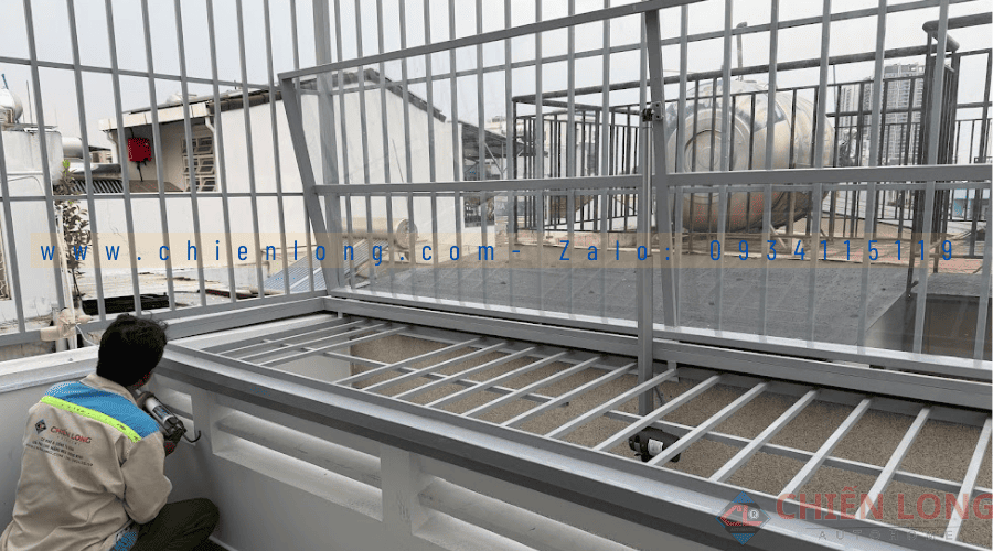 Giếng trời tự động thông minh Lật mở. tự đóng khi có mưa