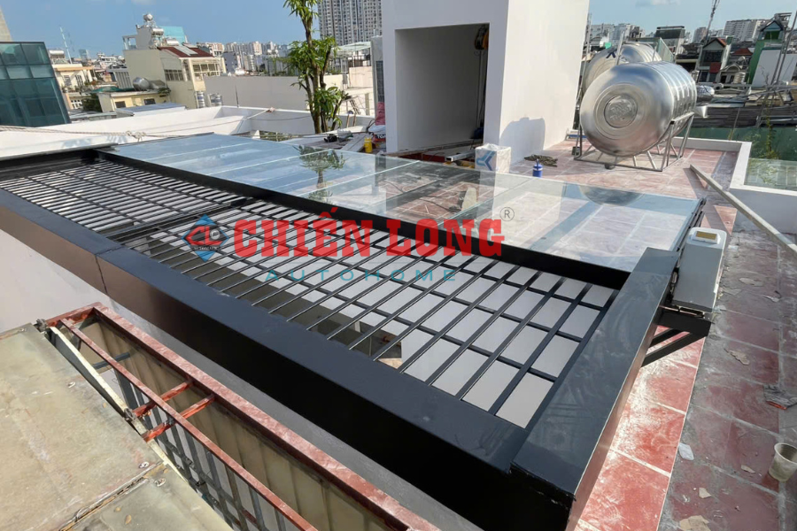 Giếng trời lùa trượt tự động đóng khi có mưa điều khiển từ xa