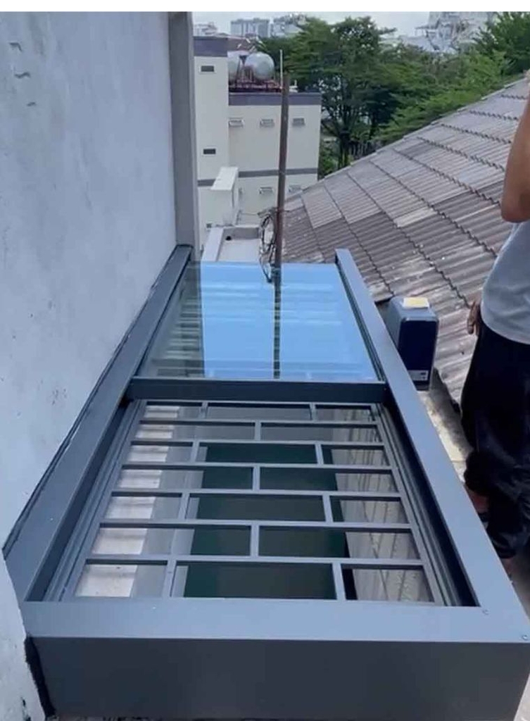 Giếng trời lùa trượt tự động đóng khi có mưa điều khiển từ xa