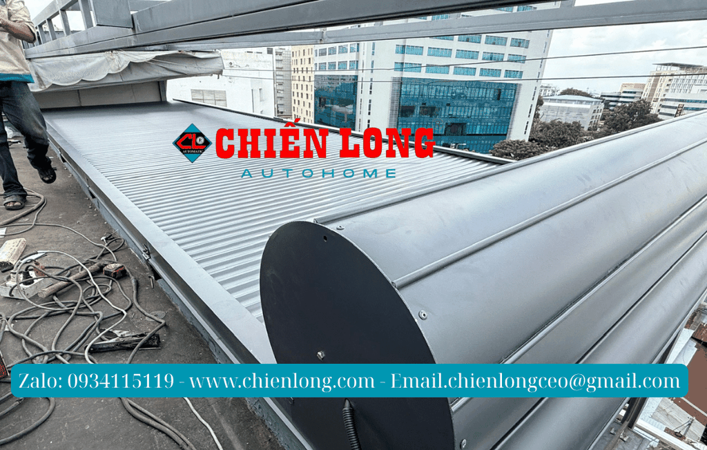 Công trình lắp đặt mái nhôm cuốn tự động chống nắng trên mái kính nhà chị Oanh Q12.TPHCM