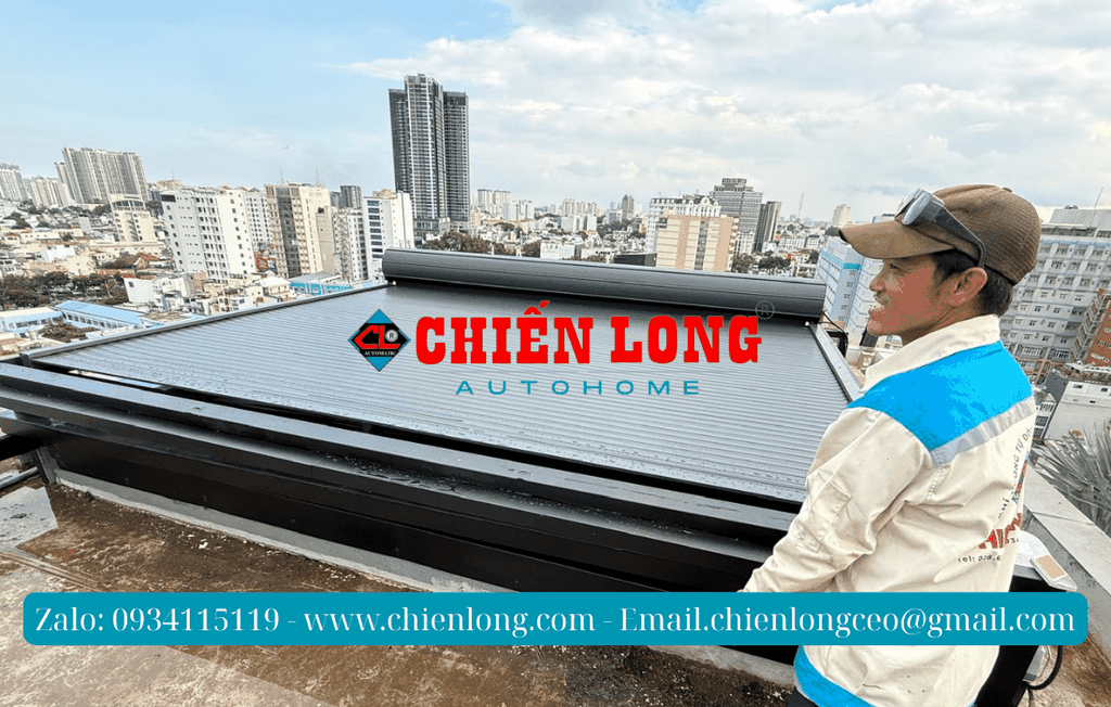Công trình lắp đặt mái nhôm cuốn tự động chống nắng trên mái kính kết hợp cả giếng trời tự động tai Q1. HCM