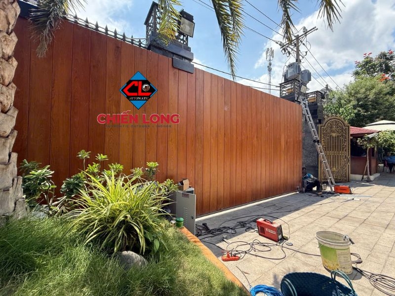 Khám phá 3 đặc điểm nổi bật của mẫu cổng lùa tự động không ray siêu tải trọng dài 8.6m nặng 3,6 tấn