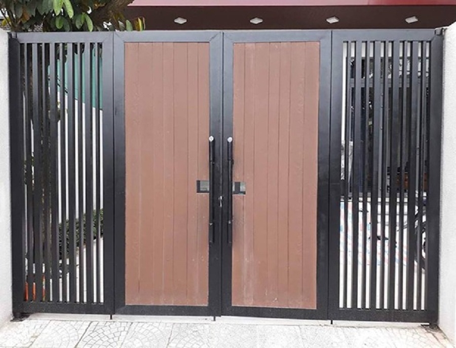 Mẫu cổng sắt 4 cánh đơn giản đẹp, phối nhựa giả gỗ hiện đại