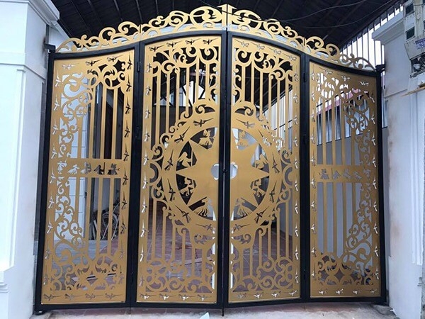 Mẫu cửa cổng sắt CNC 4 cánh dạng vòm cong thiết kế tân cổ điển sang trọng