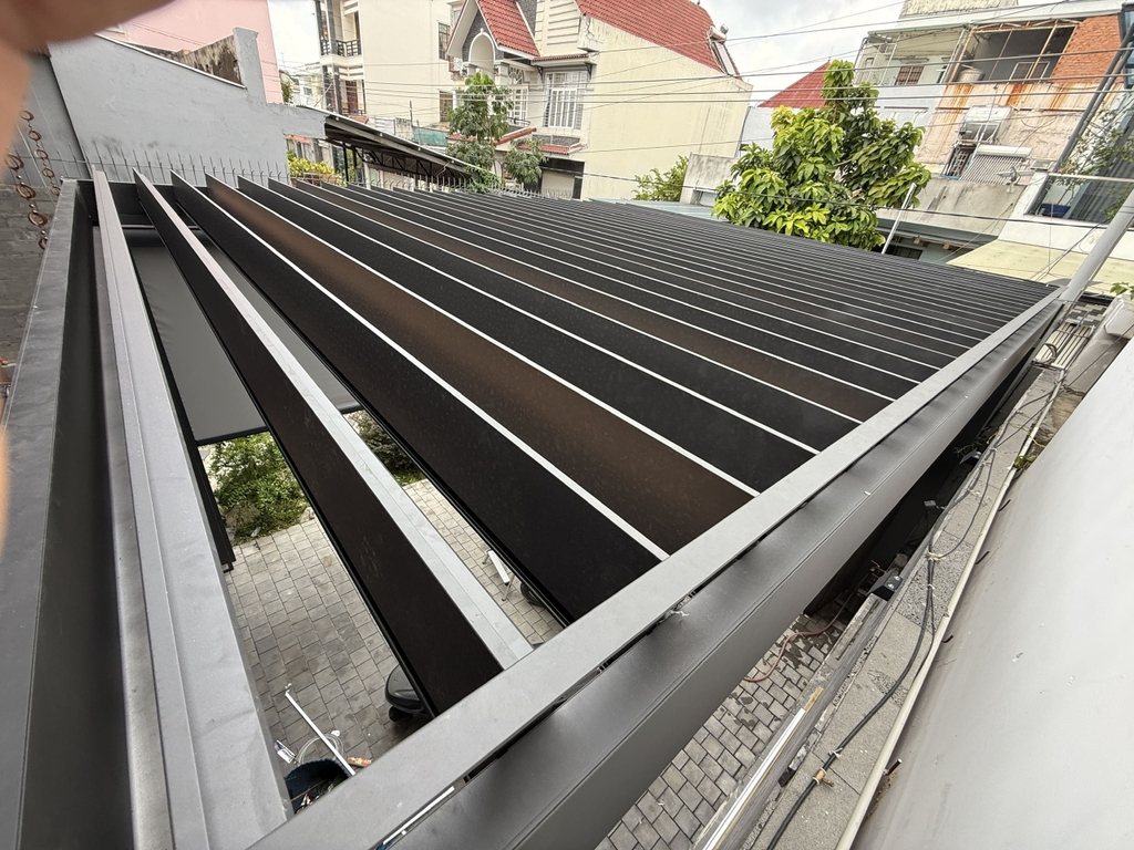 Công trình lắp đặt mái nhôm xếp lật tự động nhà chòi thông minh tại Bình Dương