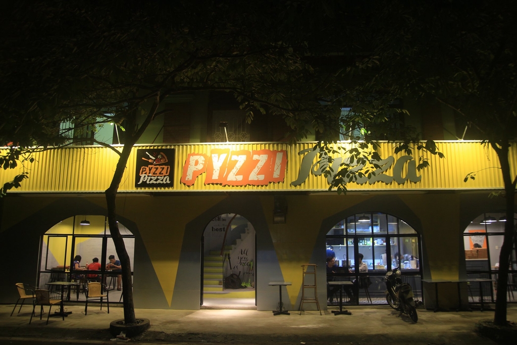 Pyzzi Pizza restaurant