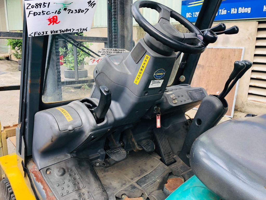 Xe nâng cũ Komatsu FD25C-16 trọng tải 2.5 tấn 2007
