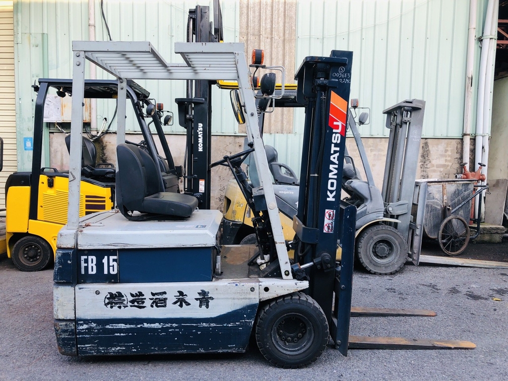 XE NÂNG ĐIỆN KOMATSU 3 BÁNH FB15M-2