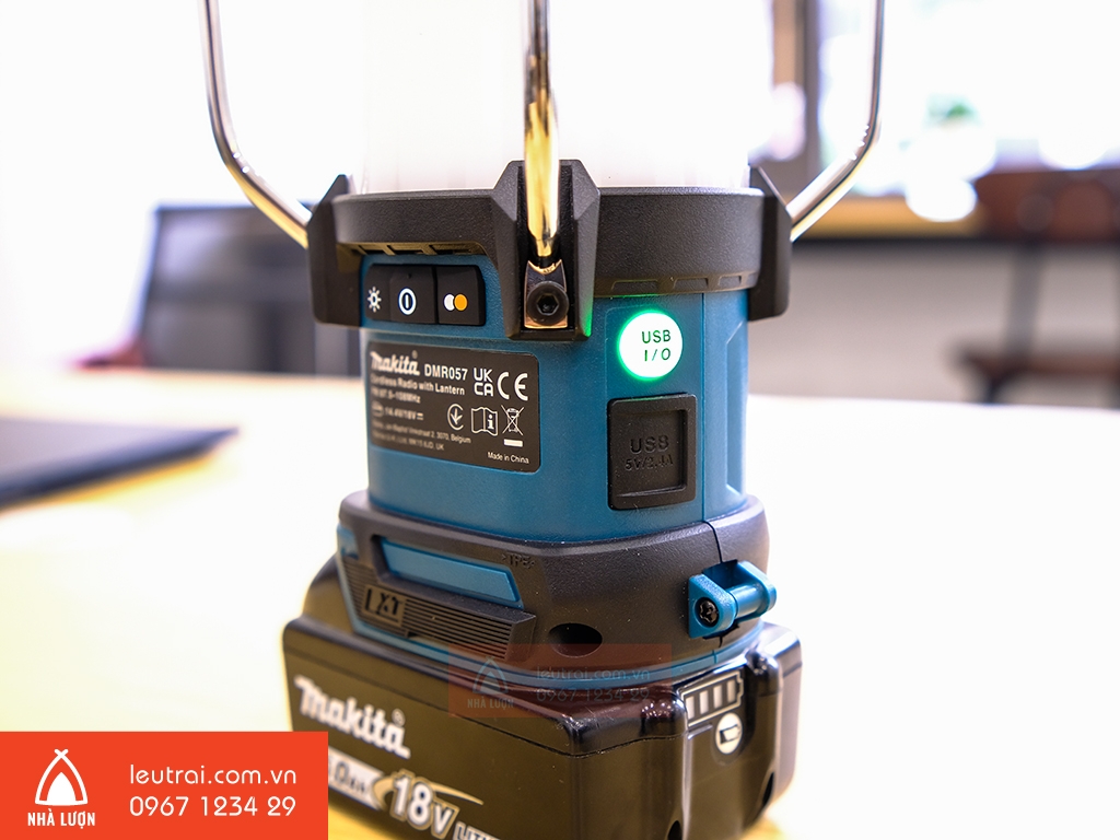 Đèn kết hợp Radio dùng pin (18V/14.4V) Makita DMR057