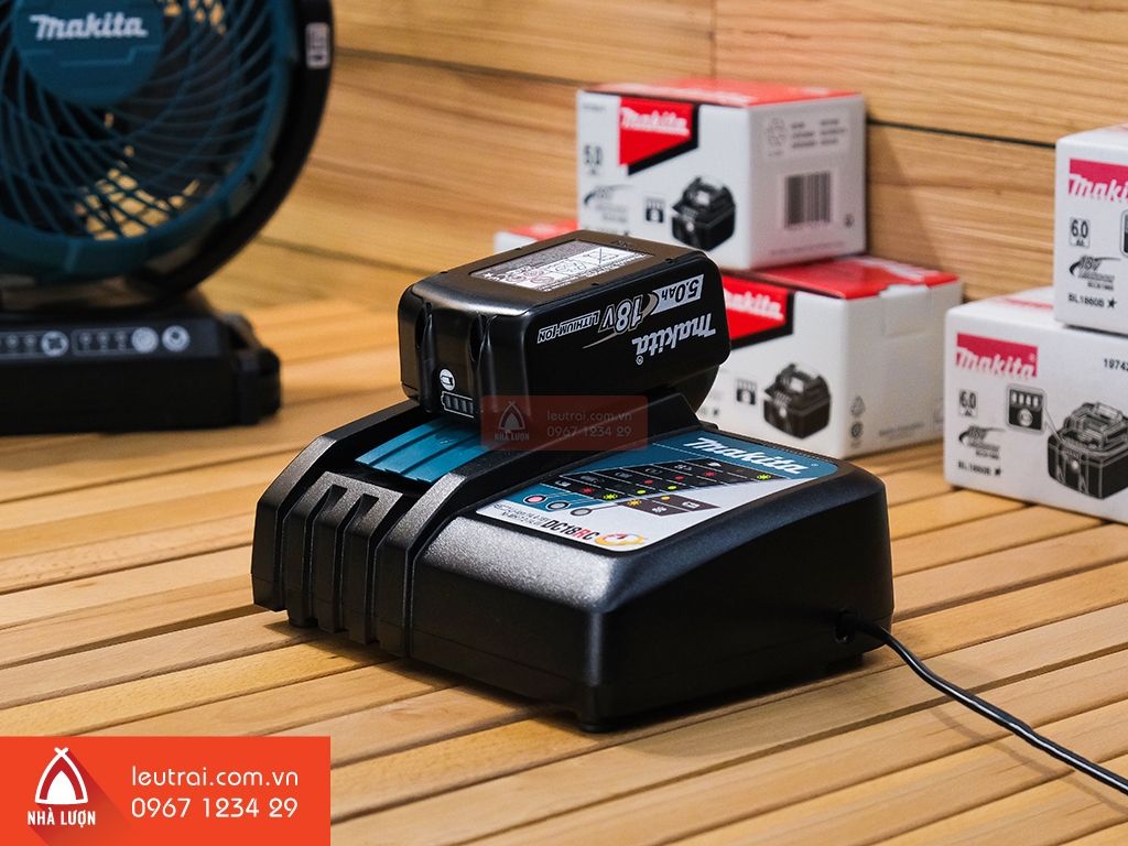 Đế sạc pin nhanh Li-Ion Makita DC18RC