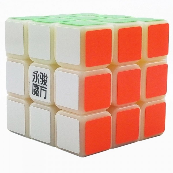 Be yeu nha ban da co rubik do choi cho rieng minh chua