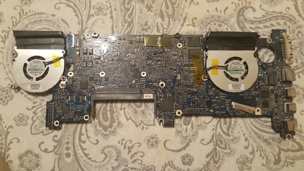Main Apple MacBook Pro 15 - A1260 - 2.5-GHz