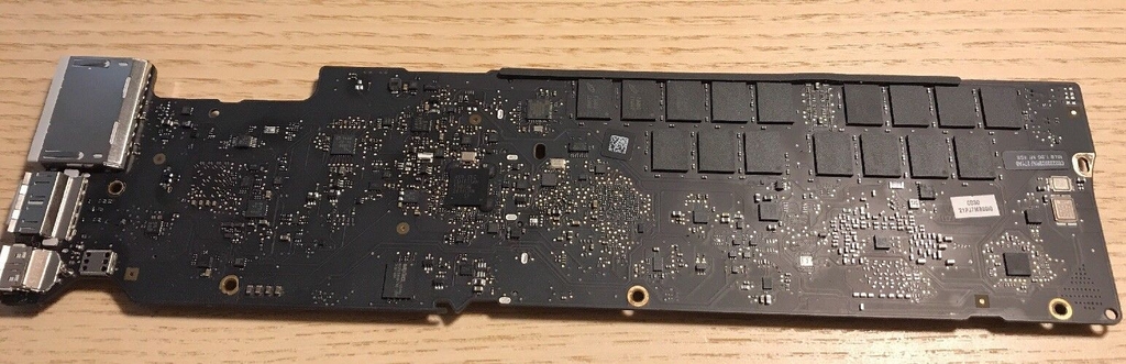 Main Apple MacBook Air 13
