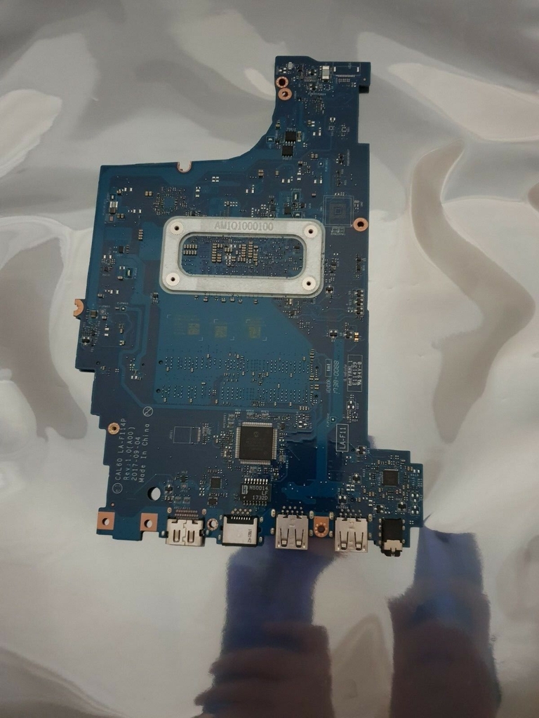 Main Dell Inspiron 15 5570 3.4ghz i5 8250U 8GB