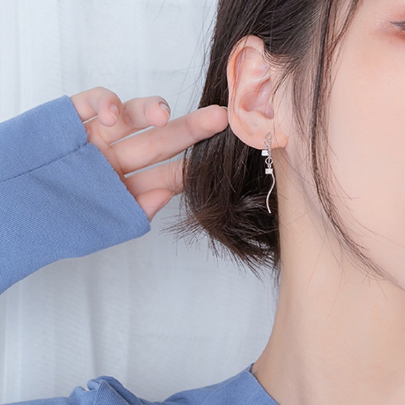 BÔNG TAI BẠC HẠT VUÔNG B50