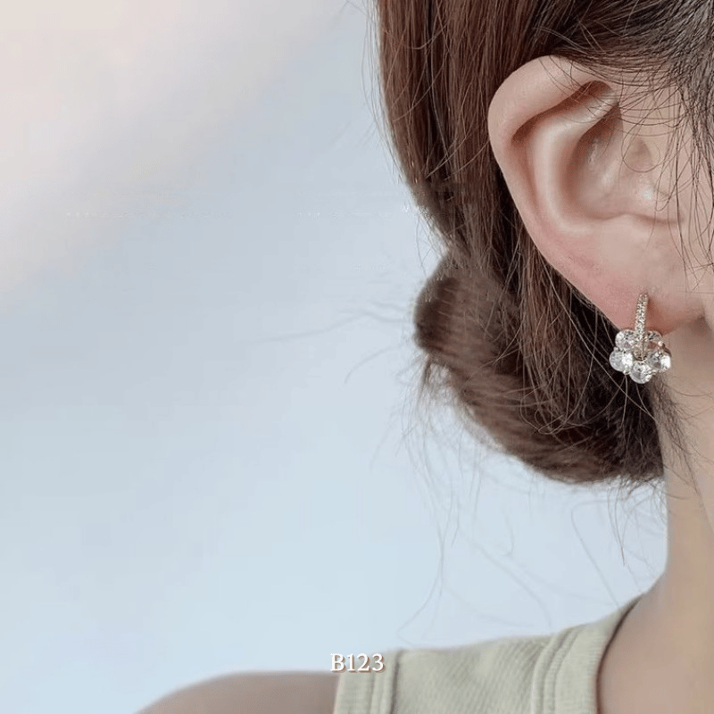 Bông tai nữ khoen tròn hình hoa đính đá cao cấp 5 cánh phụ kiện thời trang - B123