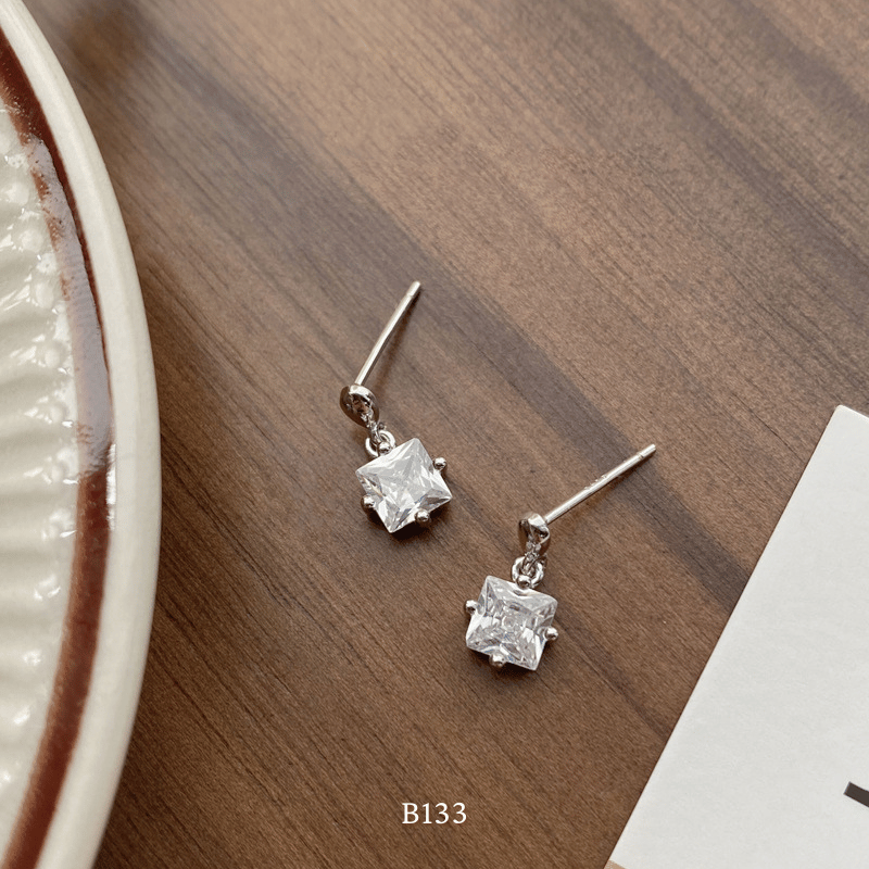 Bông tai đính đá hình vuông dáng mini B133