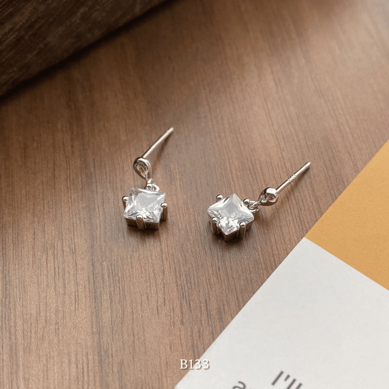 Bông tai đính đá hình vuông dáng mini B133