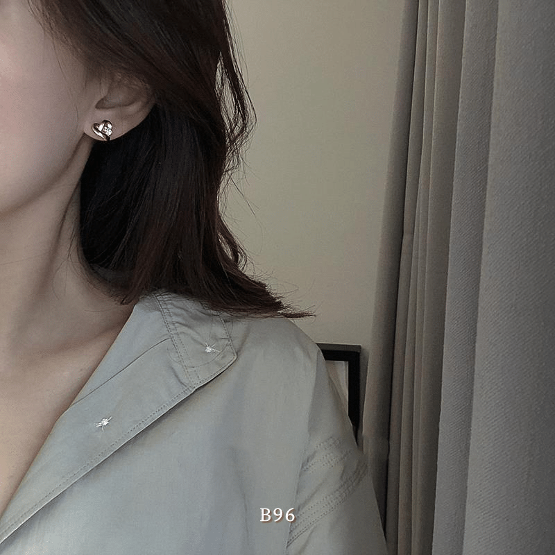 Bông tai nữ hình tim phong cách cách điệu thời trang Mely B96