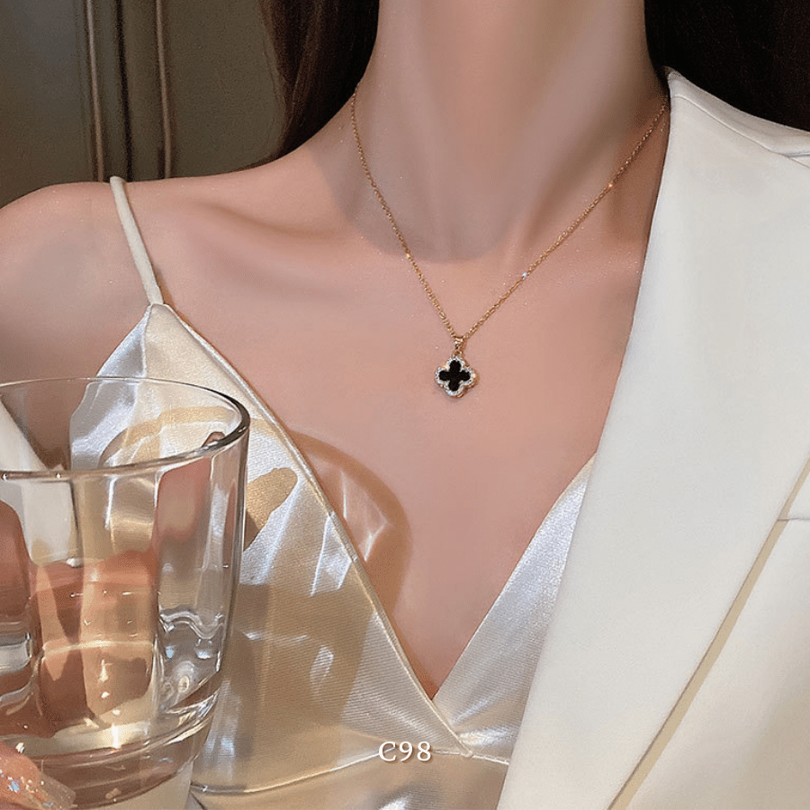 Dây chuyền nữ hình cỏ 4 lá 2 mặt trắng đen thời trang Hàn Quốc C98