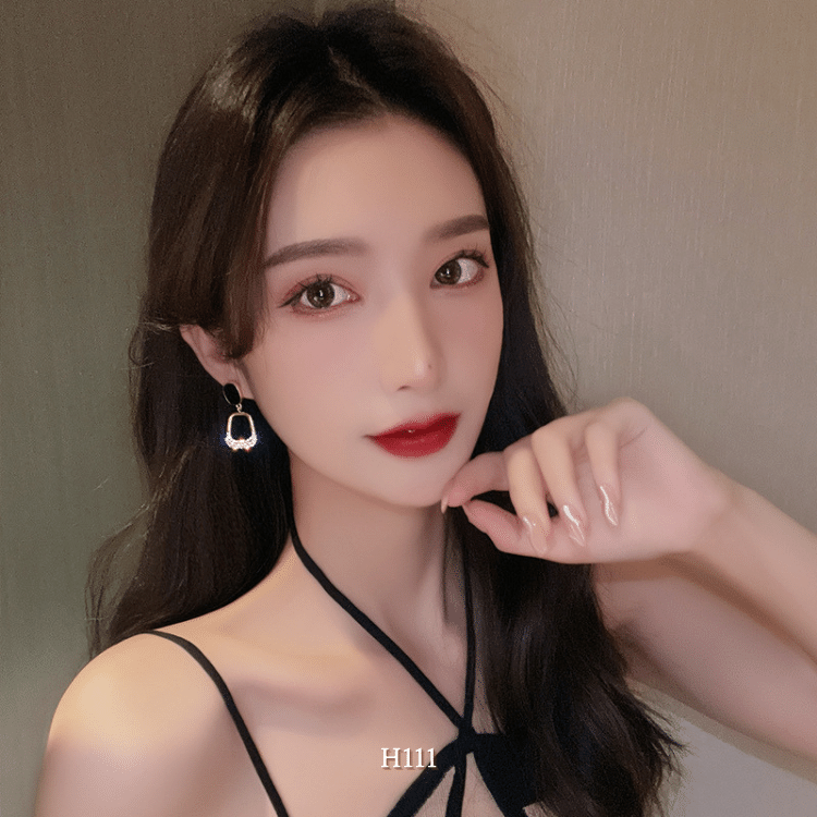Bông tai vuông đính đá đen thời trang cá tính hiện đại H111