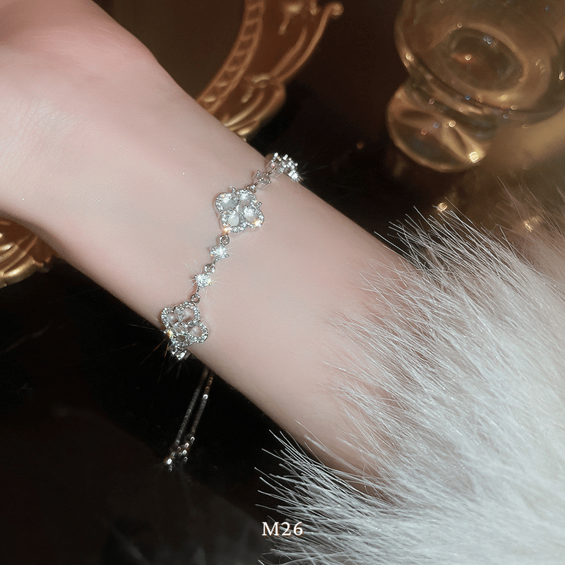 Vòng tay cỏ 4 lá đính đá M26