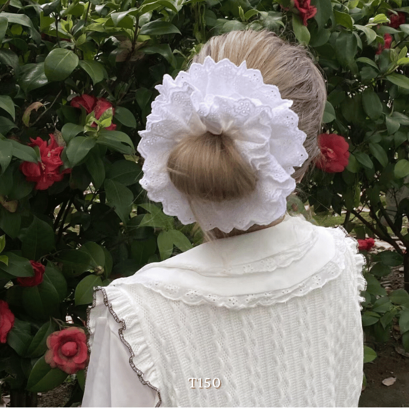 Buộc tóc Scrunchies hoa văn thêu nổi T150-1