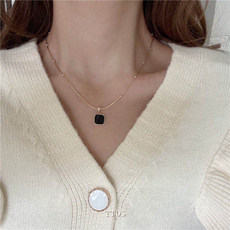 [KHÔNG ĐEN GỈ] Dây chuyền Titan mặt vuông trắng đen TT05