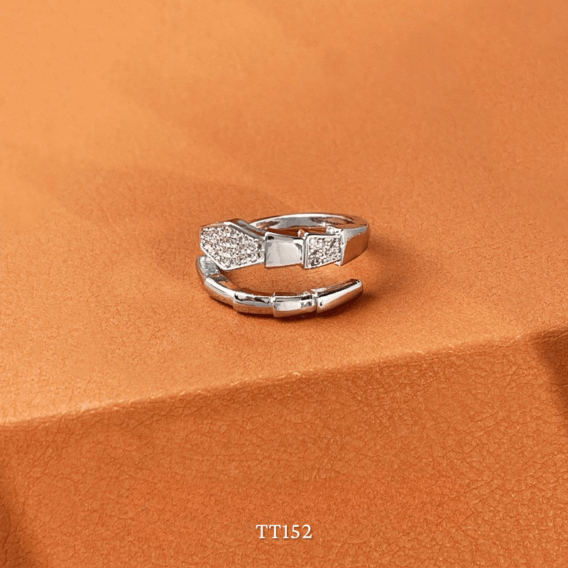 Nhẫn đính đá hình rắn TT152