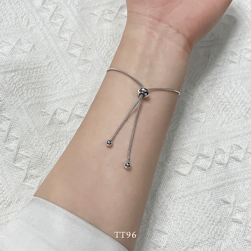 Lắc chân. Vòng tay TT96