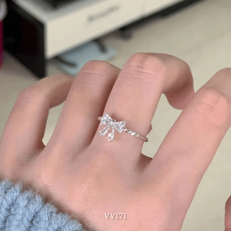 Nhẫn đính đá hình nơ VV172
