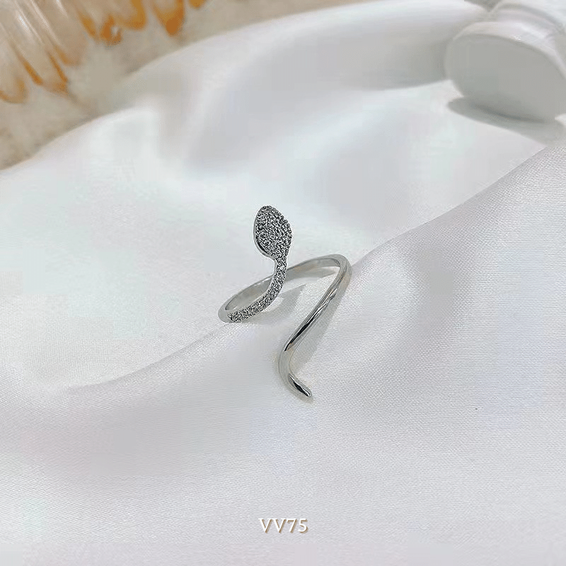 Nhẫn rắn đính đá tinh xảo dành cho nữ cá tính hiện đại VV75