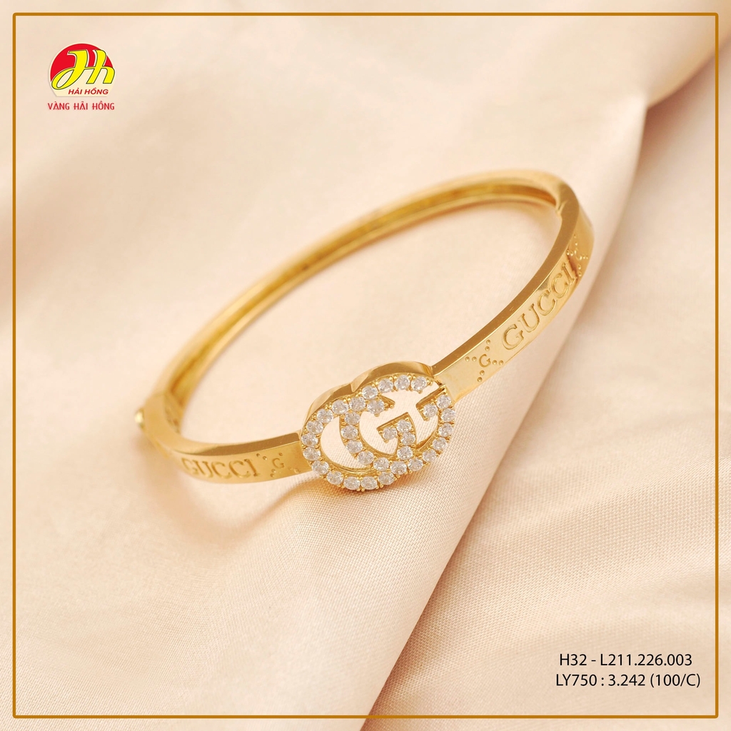 Vàng Bạc Hải Hồng vòng tay nữ: Những chiếc vòng tay vàng bạc Hải Hồng tuyệt đẹp làm bằng sự kết hợp giữa hai kim loại quý, tạo nên sản phẩm độc đáo và sang trọng. Vị đắng của bạc kết hợp với sự quý phái của vàng, tạo nên một điểm nhấn hoàn hảo để tôn lên vẻ đẹp của nữ giới.