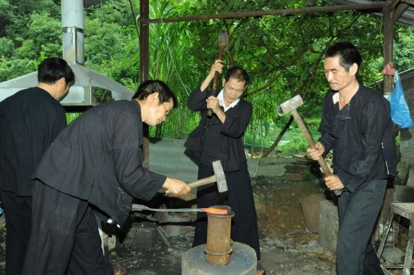 Dao thái sắc bén - Thép nhíp ô tô - Cán gỗ tự nhiên khâu inox - N02 | DAO VIP - HTX DAO PHÚC SEN