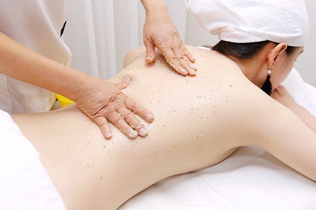 Tẩy tế bào chết body như thế nào? Đánh giá chi tiết 11 loại kem tẩy da chết tốt nhất