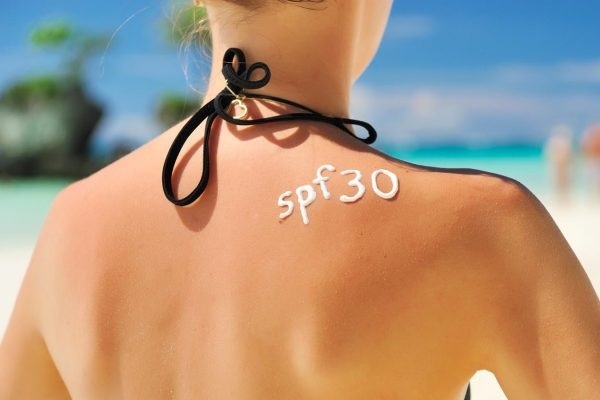 Cách bảo vệ da khỏi tác hại của ánh nắng mặt trời