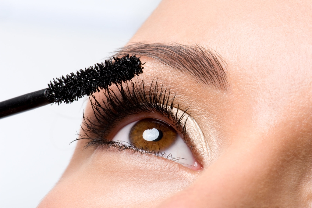 Mẹo nhỏ giúp mascara không lem suốt ngày dài