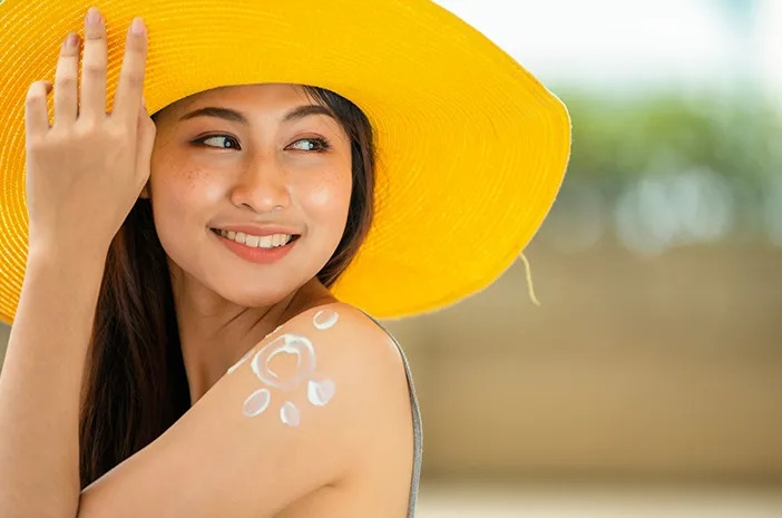 Bôi kem chống nắng trước hay sau kem nền? Bạn đã biết chưa