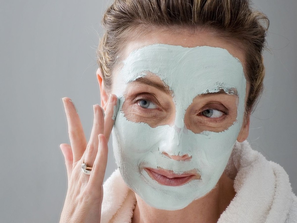 Học ngay cách chăm sóc da dầu mụn đúng cách vào mùa đông