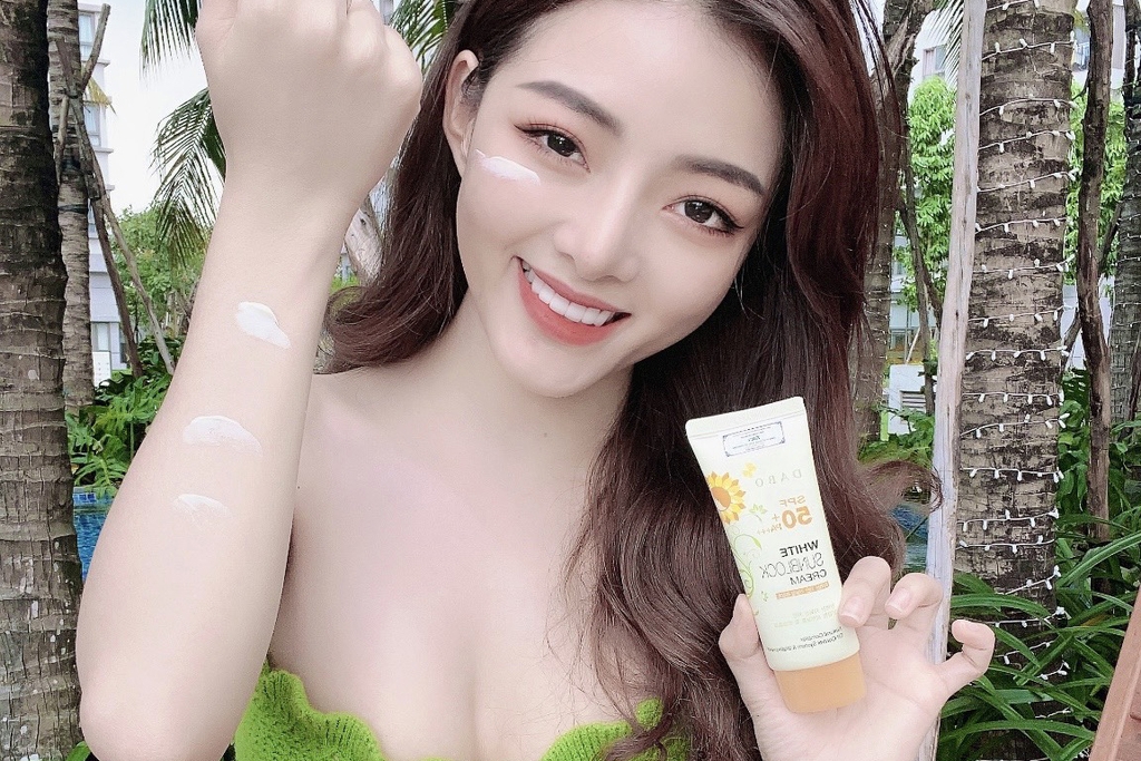 Kem chống nắng cho da mụn chính hãng được mua nhiều nhất hiện nay