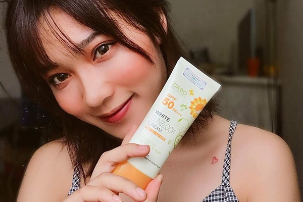 3 lựa chọn kem chống nắng lành tính cứu cánh hoàn hảo cho da mụn ngày hè