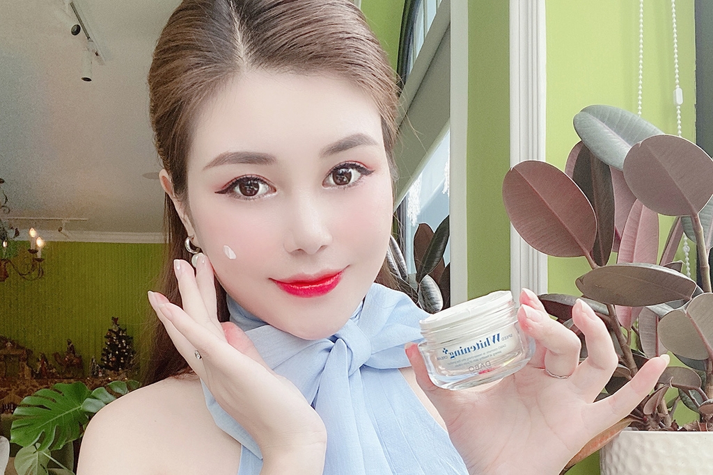 Mẹo sử dụng kem dưỡng da đúng cách giúp da trắng bật tông sau 2 tuần