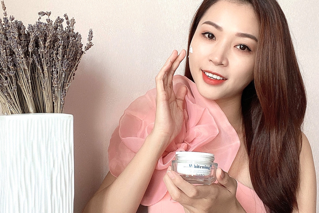 Top 12 Kem dưỡng da mặt trắng da an toàn tốt nhất