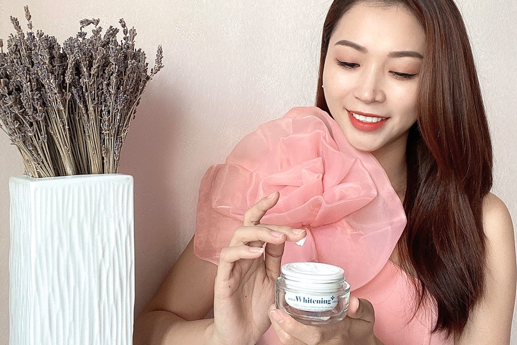 Hot Girl Lý Ngô: chia sẻ kem dưỡng trắng da Dabo Speed Whiterning Cream