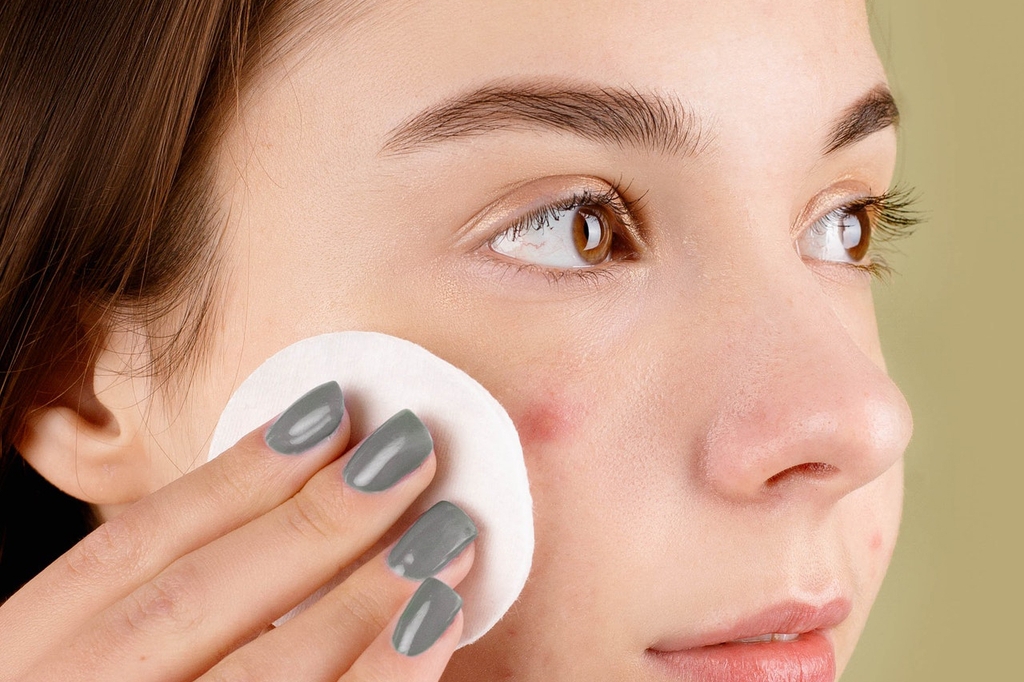 Da sau mụn: Cần đầu tư những sản phẩm chăm sóc da nào?